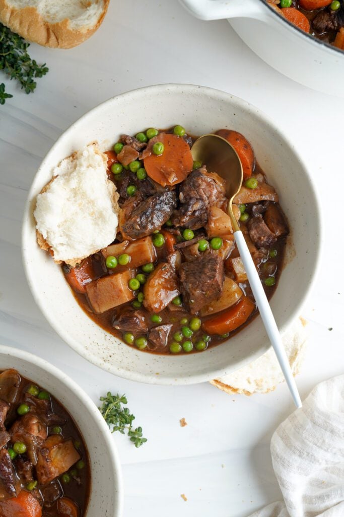 Recette de Ragoût de Bœuf Traditionnel | cookingwithcassandra.com