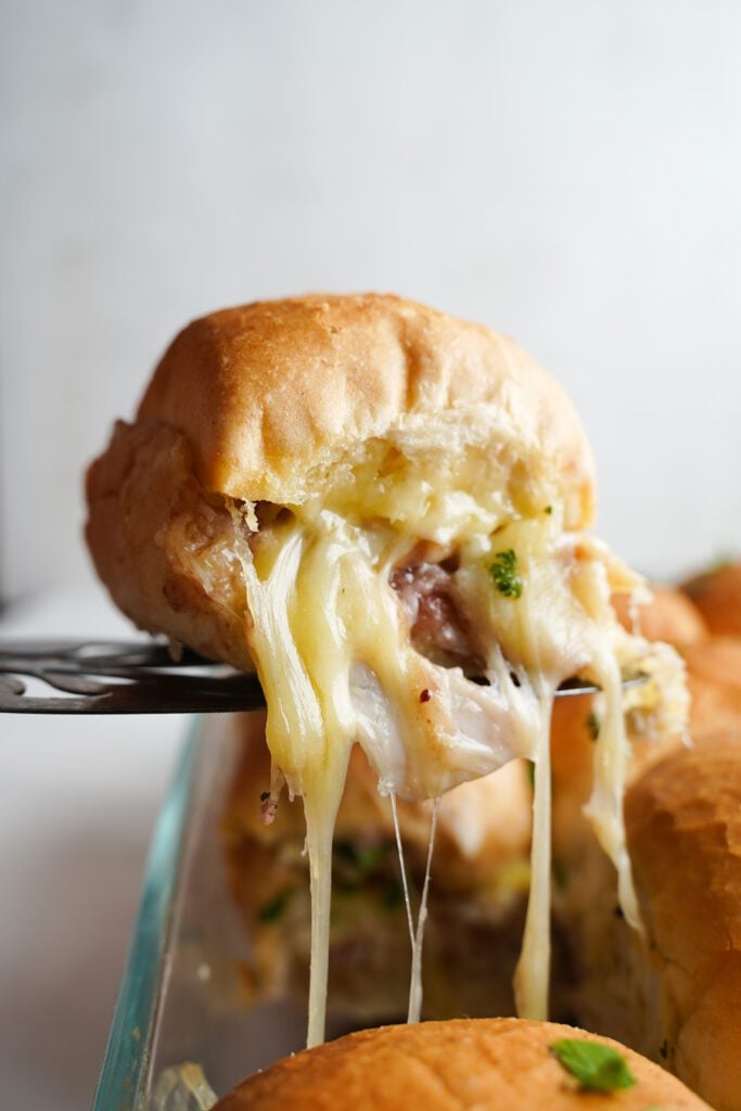 Mini-burgers de dinde aux canneberges | cookingwithcassandra.com