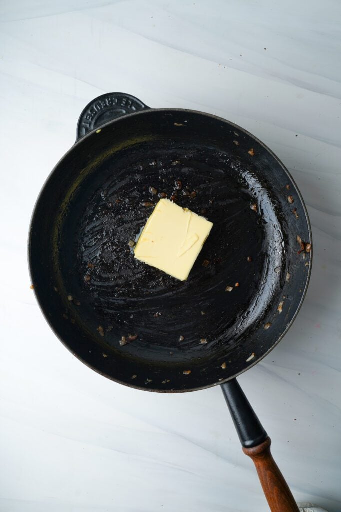 Beurre fondant dans une poêle | cookingwithcassandra.com