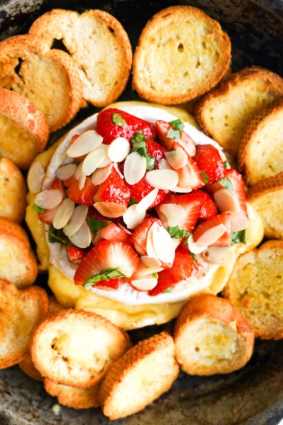 Brie au four aux fraises