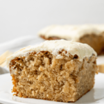 Meilleur gâteau à la banane avec un glaçage au fromage à la crème