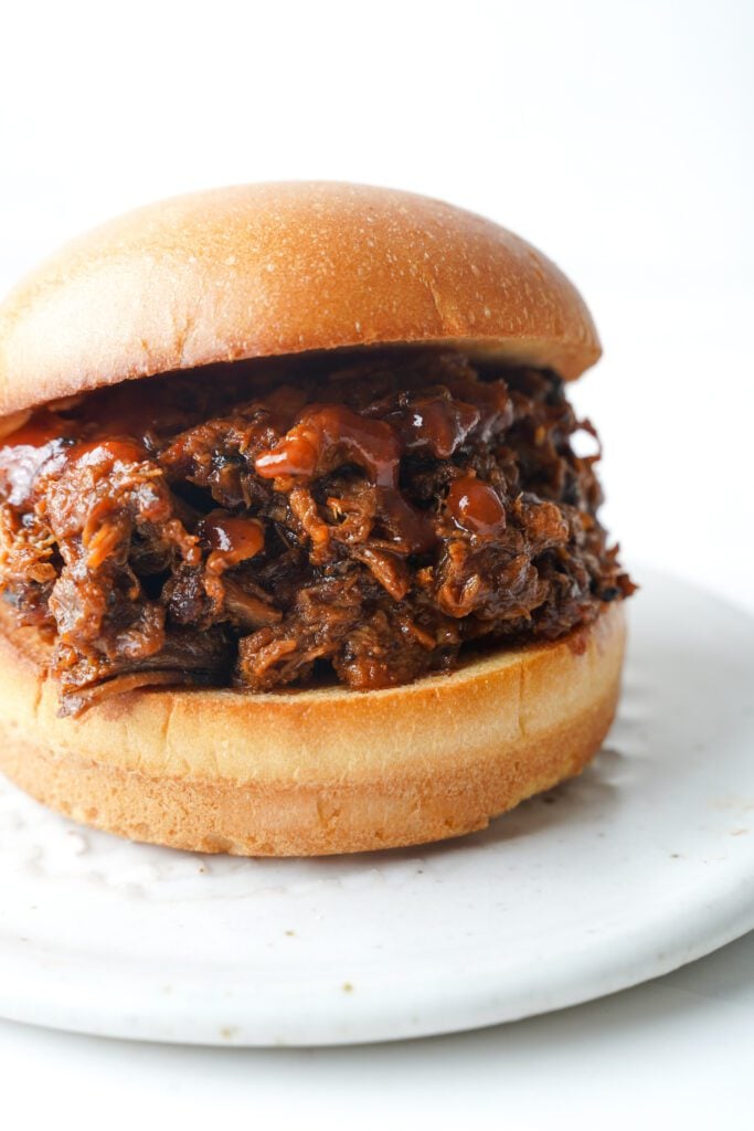 Meilleurs Hamburgers de Porc Effiloché | cookingwithcassandra.com