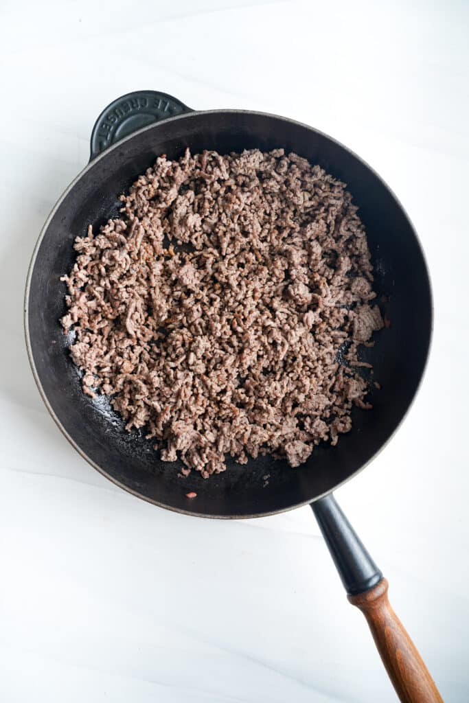 Cuisson de la viande hachée pour la recette de nachos | cookingwithcassandra.com