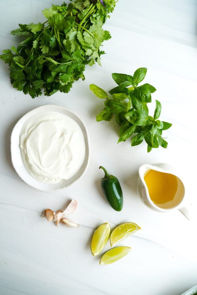 Ingrédients de la vinaigrette au yaourt | cookingwithcassandra.com