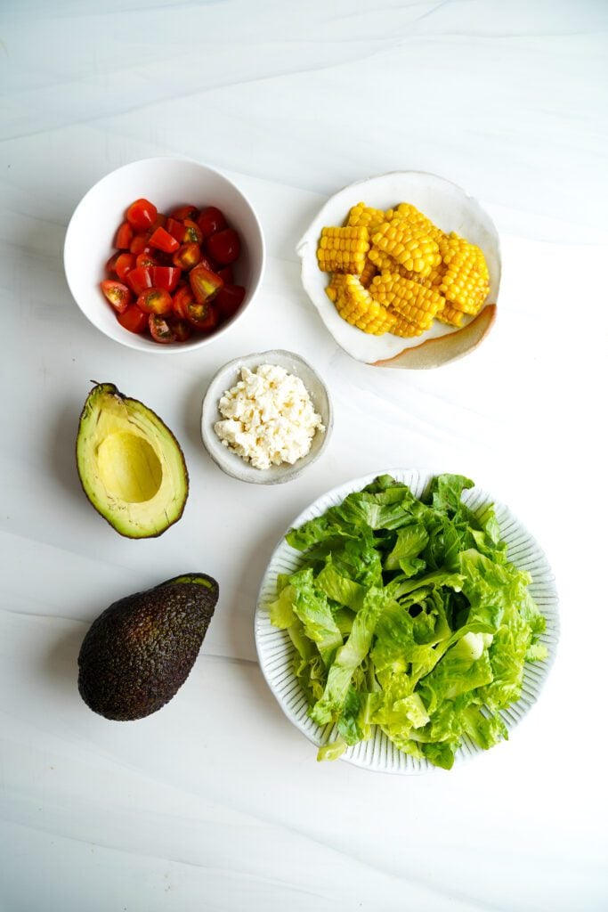 Ingrédients de la salade de steak avec vinaigrette au yaourt | cookingwithcassandra.com