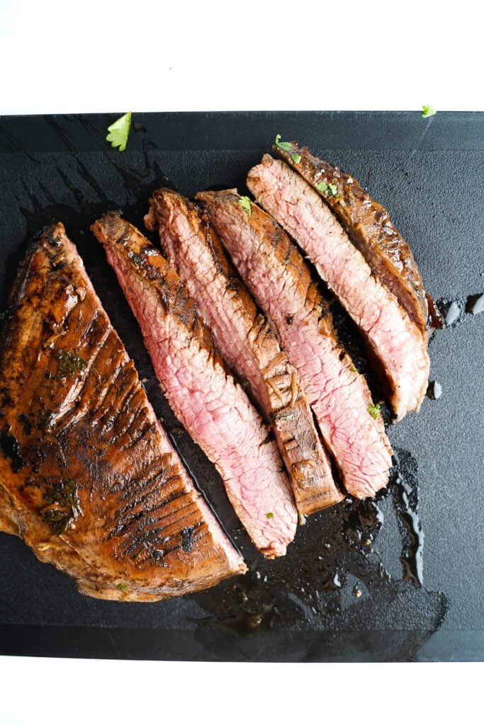 Steak grillé tranché | cookingwithcassandra.com