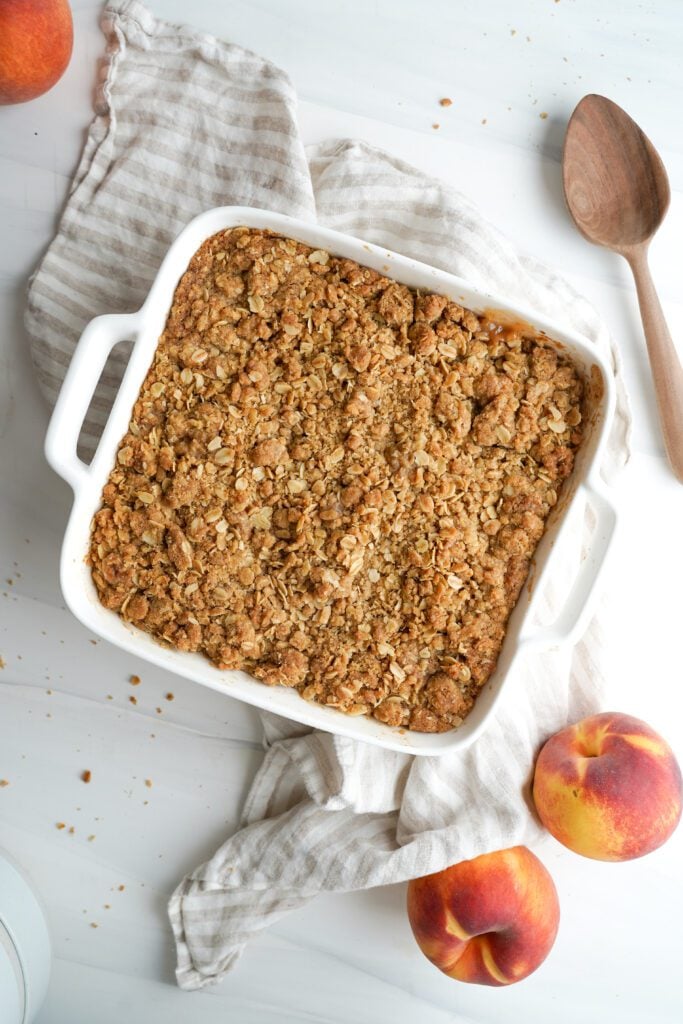 Crumble de pêches | cookingwithcassandra.com