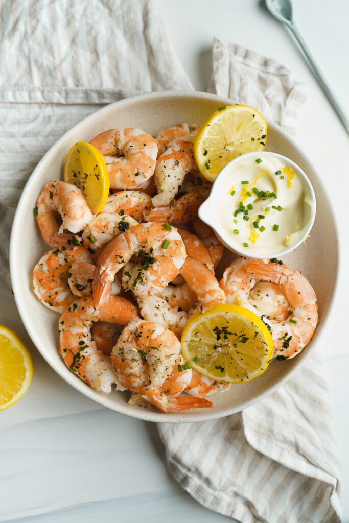 Recette de crevettes au beurre à l'ail cuites au four | cookingwithcassandra.com