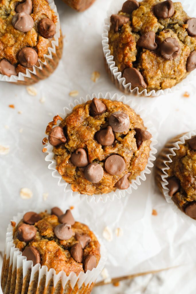 Muffins sans farine aux pépites de chocolat et bananes | cookingwithcassandra.com