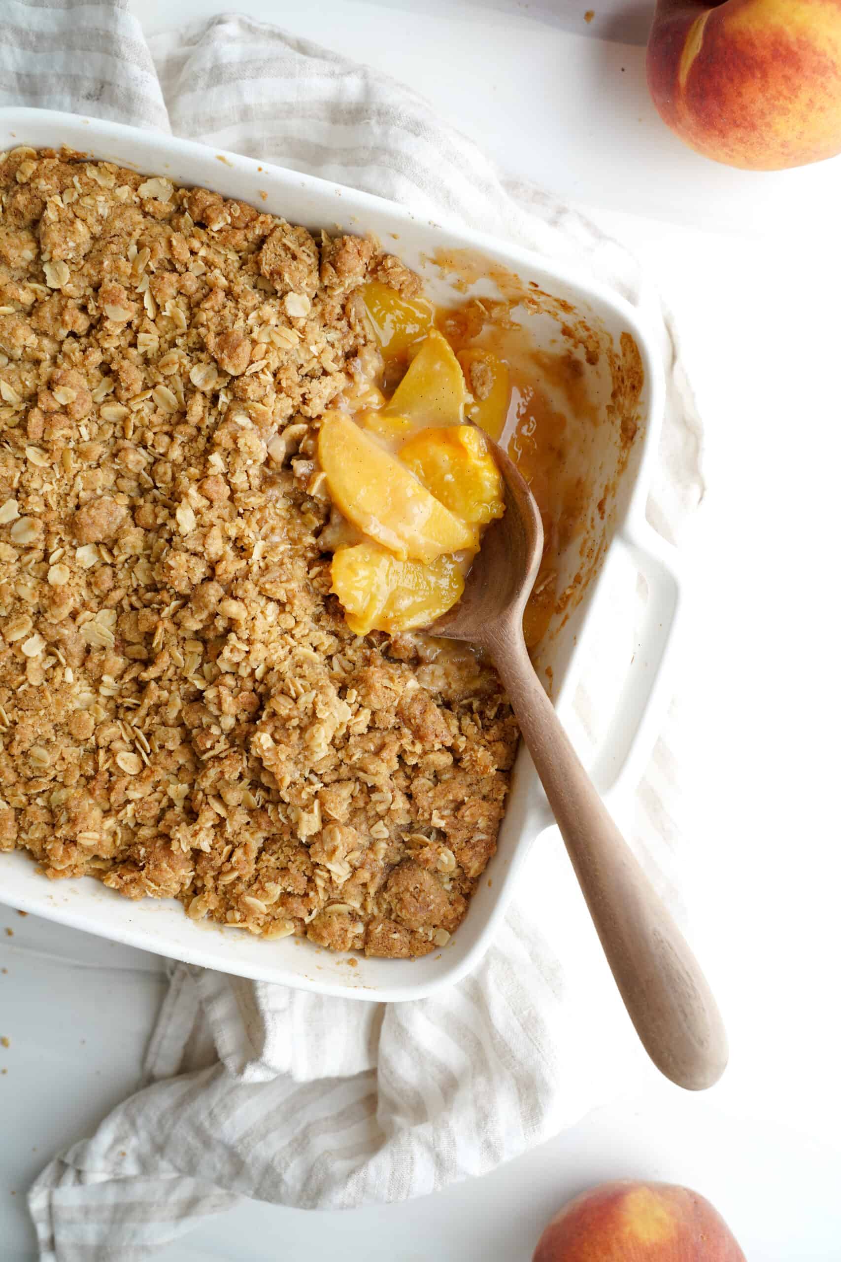 Recette de Crumble de Pêches Facile | cookingwithcassandra.com
