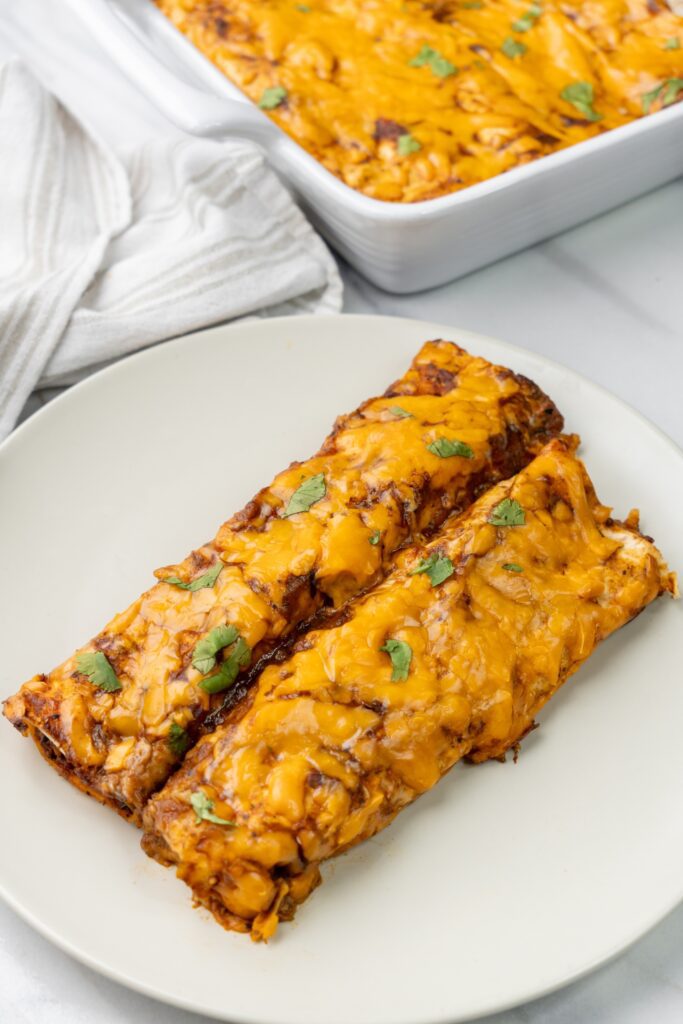 enchiladas dans une assiette