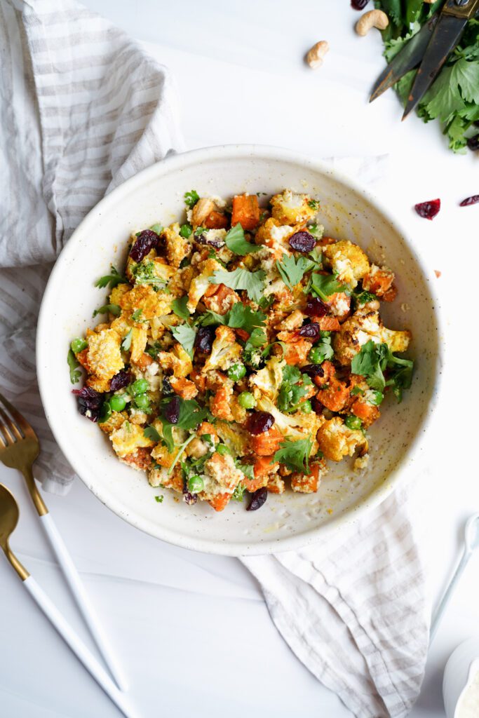 Chou-fleur rôti au curry et patates douces | cookingwithcassandra.com