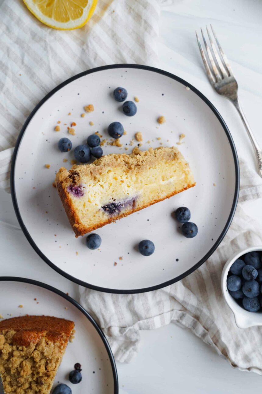 Gâteau au café citron-myrtilles et fromage à la crème